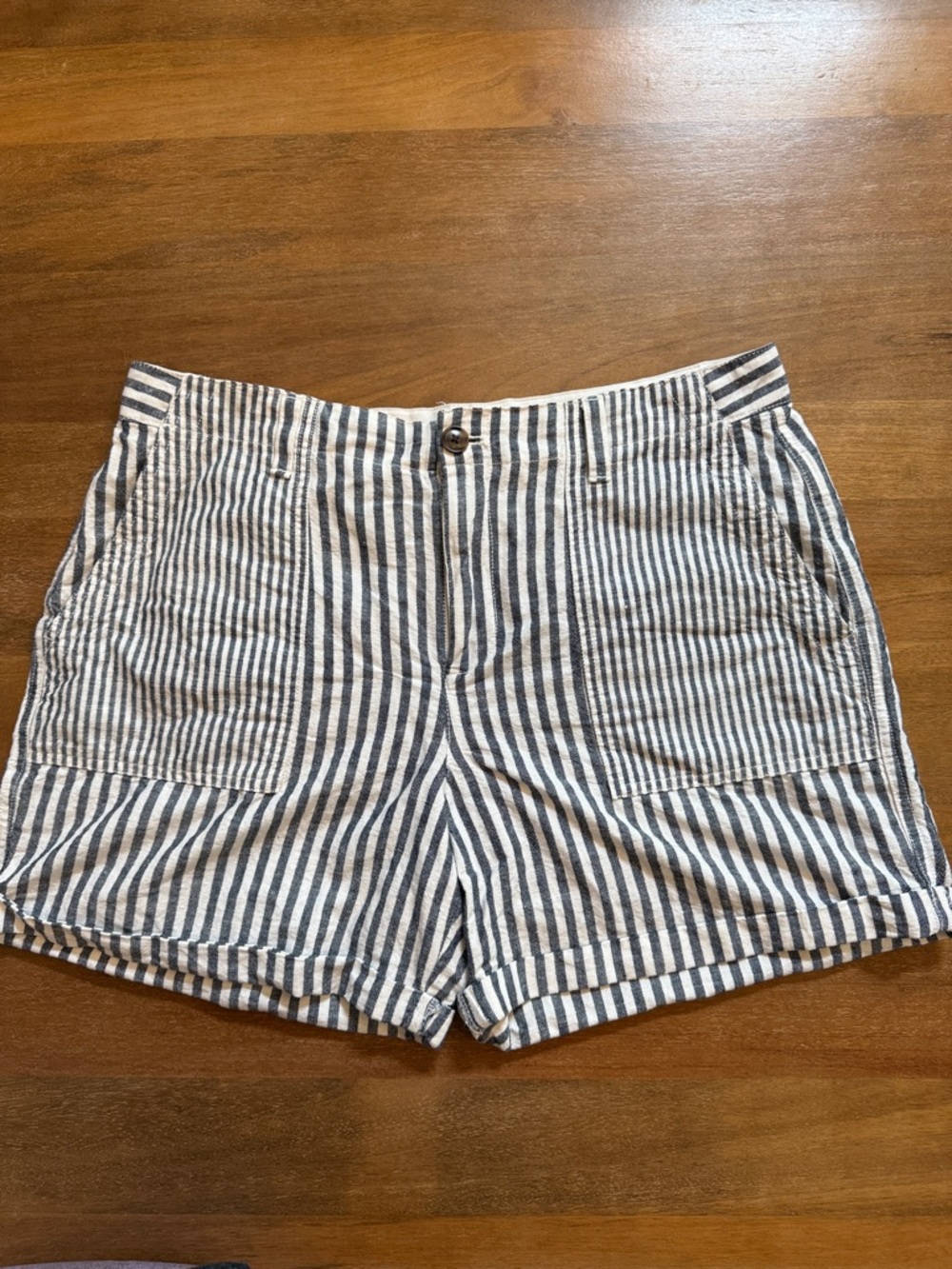 GAP Sz 10 Girlfriend Chino 5” Striped Blue and White Women's Linen-Blend Shorts